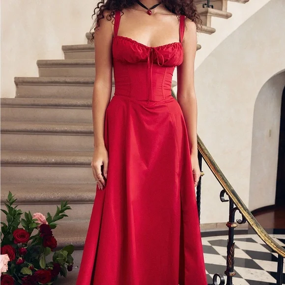 House of CB Carmen dress lookalike: midi sleeveless red dress with slit - Picture 3 of 9